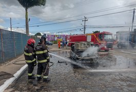 Homem que teve carro destruído por incêndio cria vaquinha para custear despesas do veículo