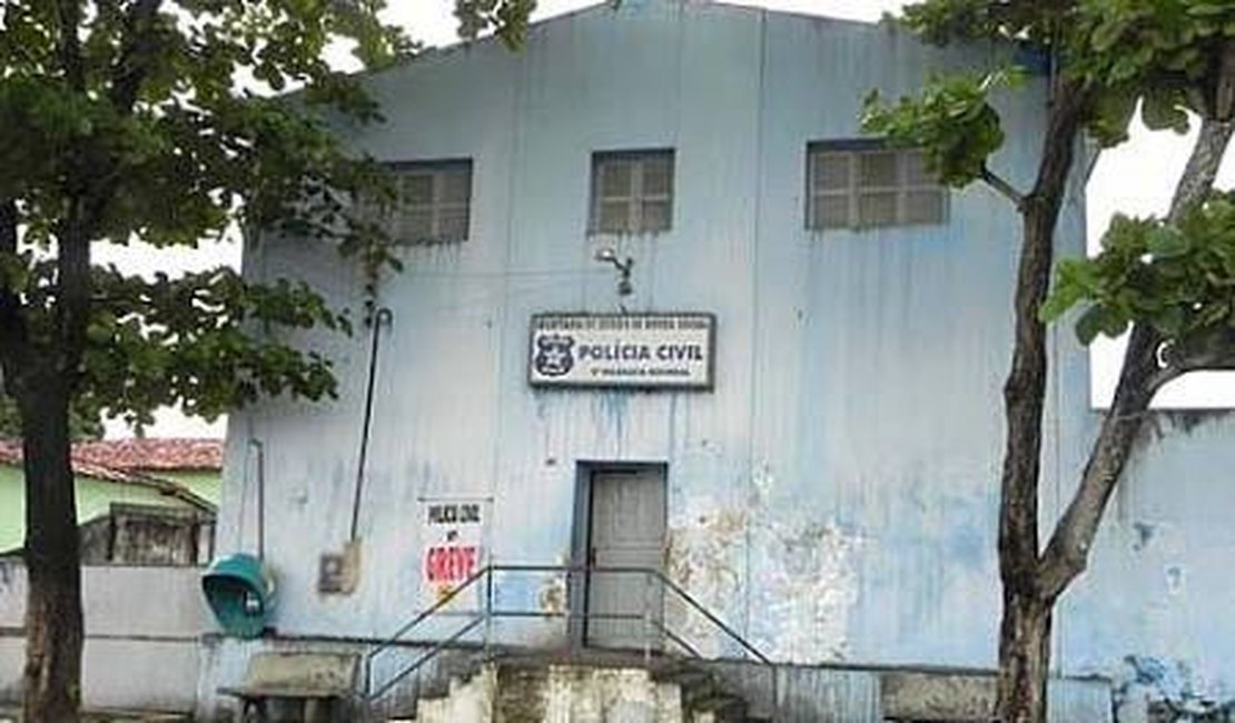 Adolescente de 17 anos é preso com 23 'bombinhas' de maconha, em AL