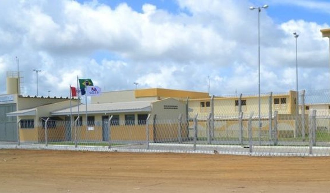 Detentos do Presídio de Segurança Máxima de Alagoas passam mal e são levados para UPA