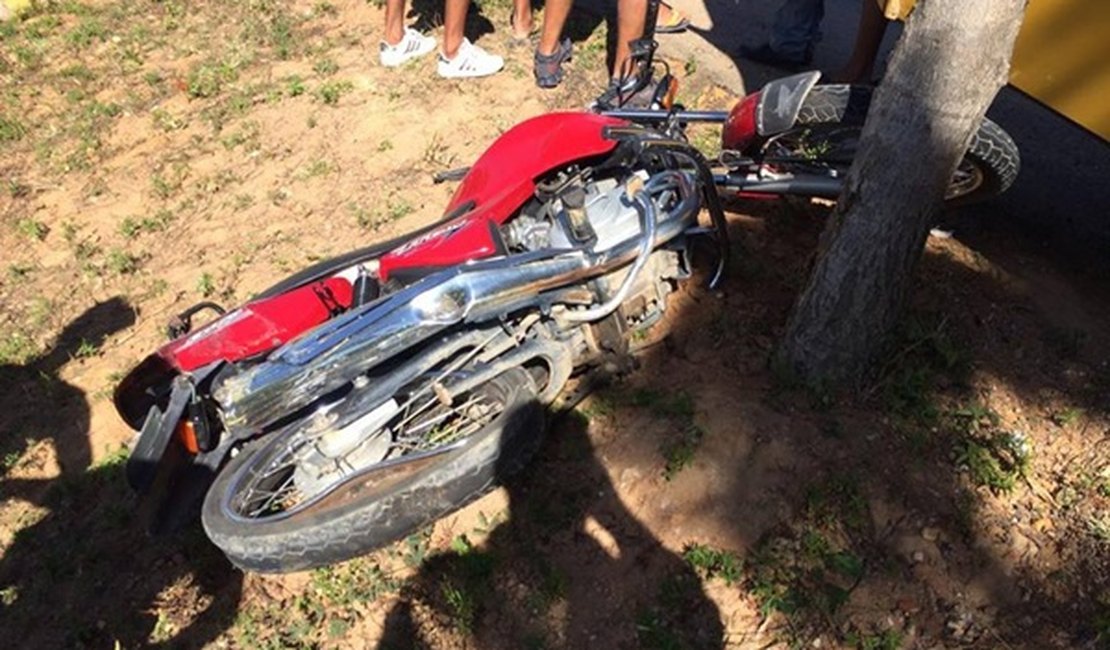 Acidente entre ônibus escolar e motocicleta deixa idoso morto em Água Branca