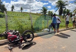Jovem morre após perder controle da moto em curva, na zona rural de Lagoa da Canoa; assista