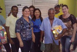 Prefeitura distribui peixes e cestas básicas para famílias de Feira Grande