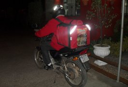 Entregador de pizza fica a pé após assalto durante entrega em Arapiraca