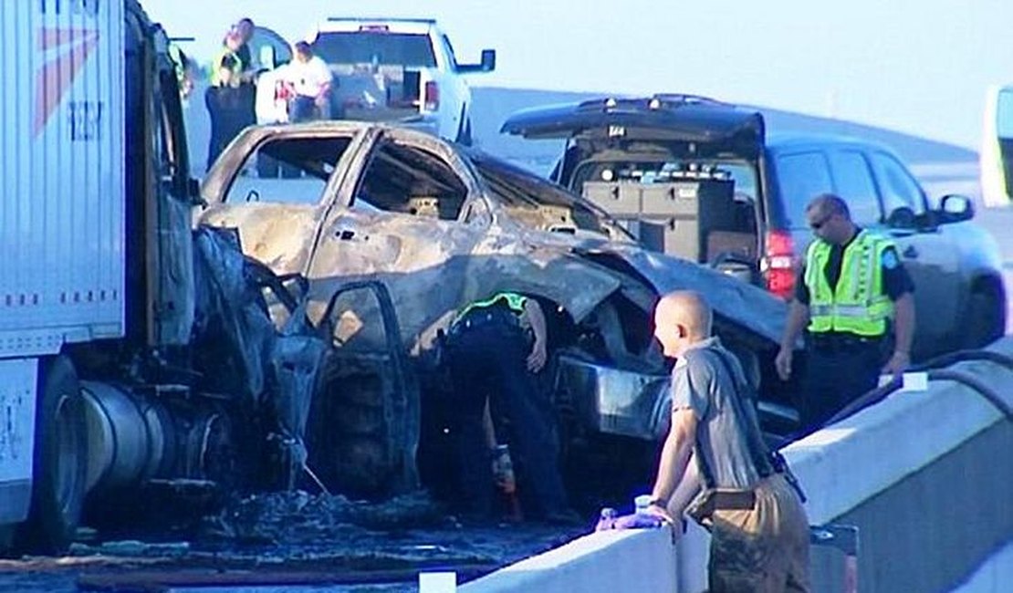 Acidente entre nove carros mata atriz e seus três filhos