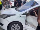 Colisão entre carros de passeio deixa mulheres feridas, uma delas presa às ferragens, no Poço, em Maceió