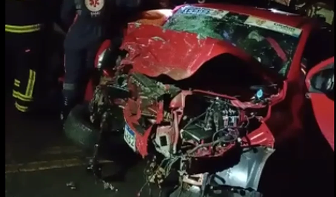 Duas mulheres e um bebê ficam feridos em colisão entre dois carros na zona rural de Arapiraca