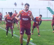 Caíque Valdivia treina com o elenco do CSE e deve assinar contrato com o clube