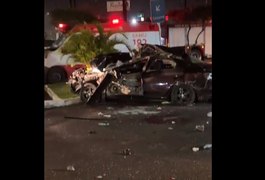 Três pessoas ficam feridas em capotamento de veículo dentro de estacionamento de shopping, em Maceió