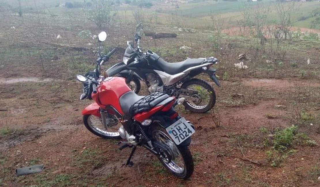 Polícia encontra duas motocicletas roubadas em matagal da zona rural de Arapiraca