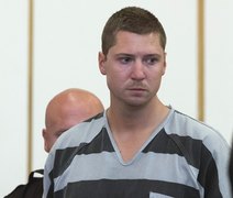 Policial que matou negro desarmado nos EUA é solto sob fiança