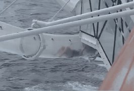 Passageira fica presa em toboágua de cruzeiro a 48 metros do mar no Alasca