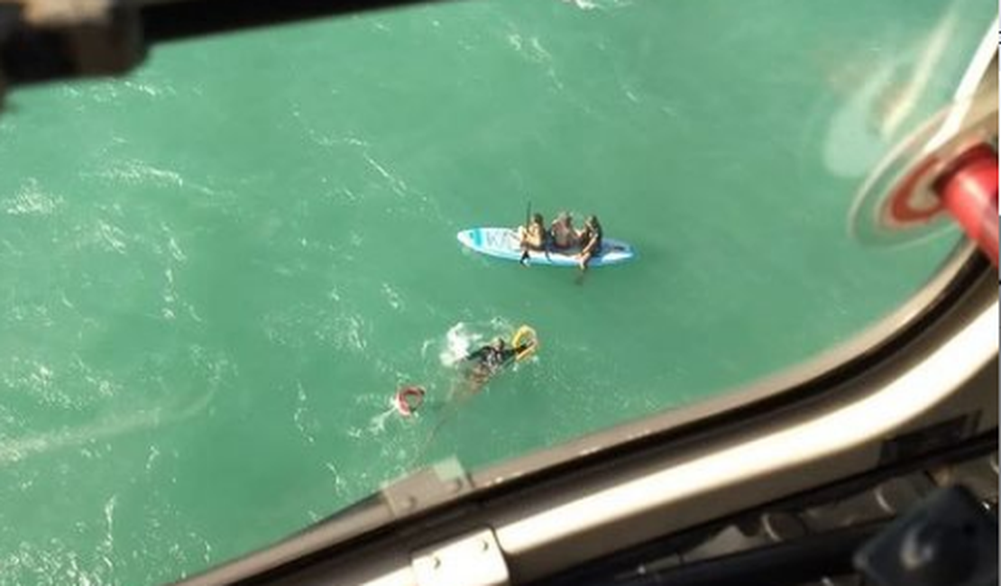 Banhistas que praticavam stand up paddle e não conseguiam voltar para a areia são resgatadas em Maceió