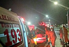 Água atinge 1,5m de altura em casa com idosa acamada em Rio Largo; bombeiros resgataram mais de 40 pessoas na cidade