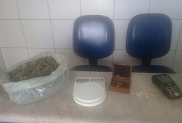 Trio preso estaria usando maquineta de cartão para comercializar droga