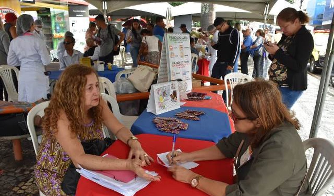 Campanha Agosto Lilás aborda o relacionamento abusivo durante ação realizada em Arapiraca