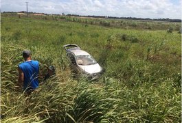 Colisão entre carros deixa dois mortos e três feridos na AL-101, na Barra de São Miguel