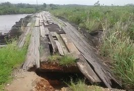 Ponte localizada entre Penedo e Feliz Deserto está sem condições de tráfego