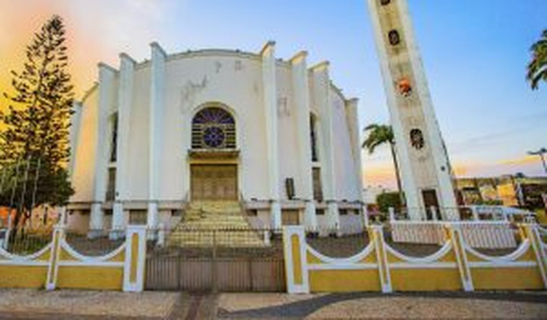 Homem é agredido nas proximidades da Concatedral Nossa Senhora do Bom Conselho, em Arapiraca