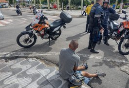 Colisão entre carro e moto deixa homem ferido, em Arapiraca