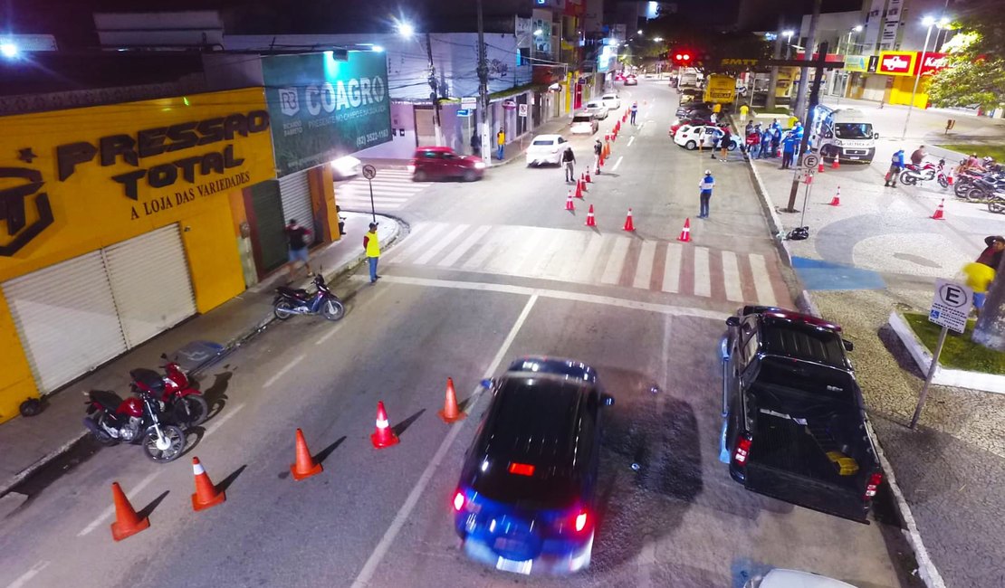 Vídeo: Dois motoristas embriagados são presos durante Operação Lei Seca em Arapiraca