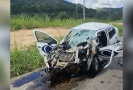 Acidente entre caminhão e carro da TV Band deixa um morto e um ferido em MG