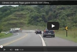 Câmera em carro flagra grave colisão com vítimas