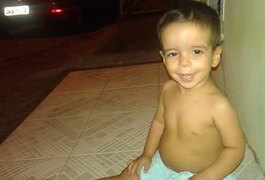 Bebê fica sozinho em casa, quebra pescoço e morre em SE