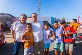 Prefeito Luciano visita unidade de saúde e destaca ação com 400 crianças na Vila São José