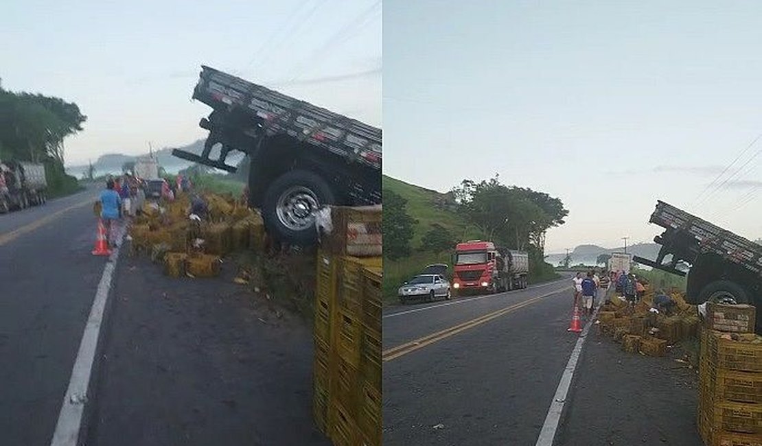 Acidente com caminhão carregado de frutas e verduras deixa motorista ferido no interior de Alagoas