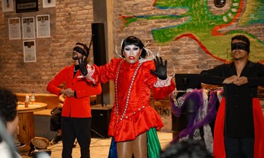 Drag Dinner Alagoas celebra divas pop em noite de glamour em Maceió