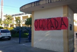 Confira a lista das 15 escolas ocupadas onde o Enem foi adiado em Alagoas