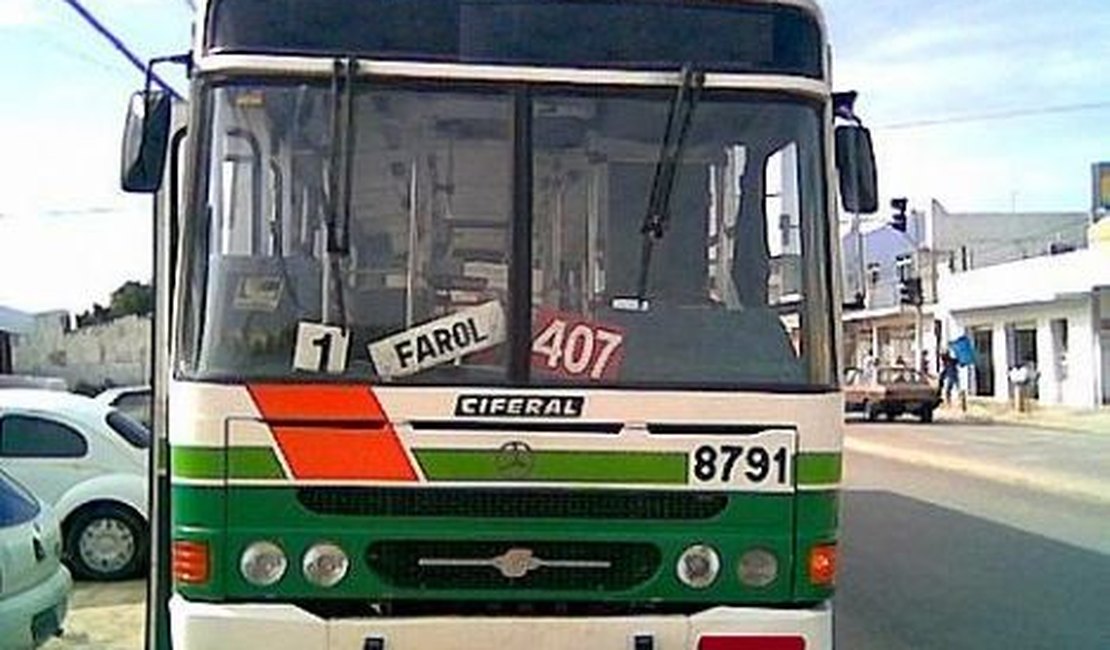 Duas pessoas ficam feridas após tentativa de assalto a ônibus em Maceió