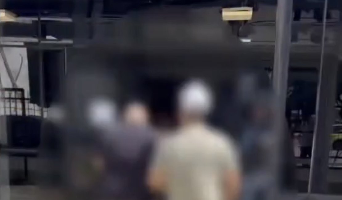 Homem é preso por receptação após polícia recuperar toneladas de ração em Maceió