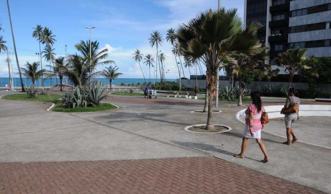 Foragido da Justiça por abuso de vulnerável é preso na orla de Maceió