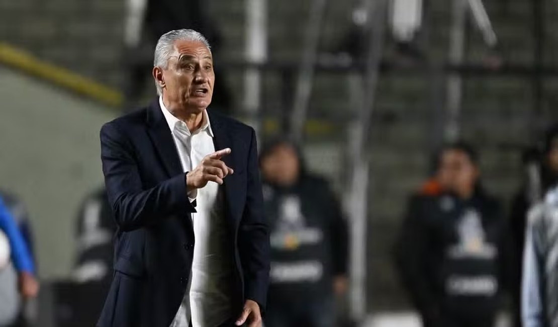 Tite sofre arritmia após jogo do Flamengo e está internado no Rio