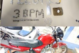 Pelopes recupera moto roubada e apreende drogas no Manoel Teles