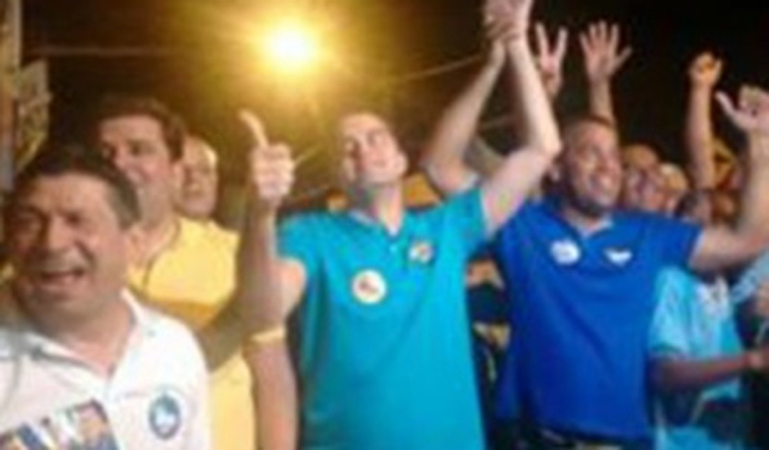 Rui Palmeira é representado por cabo eleitoral andar armado durante caminhada em Maceió