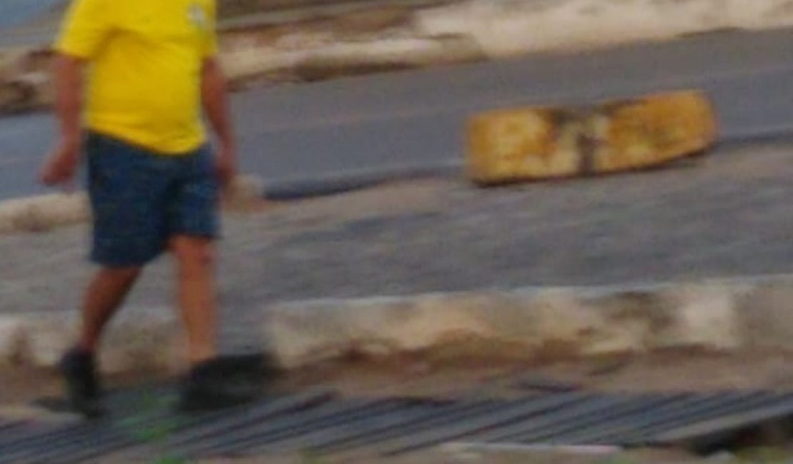 Vídeo. Homem é flagrado retirando paletes de passagens de idosos em Arapiraca