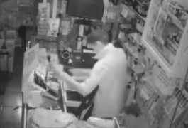 VÍDEO: Homem invade e furta mercadinho durante a madrugada em Palmeira dos Índios