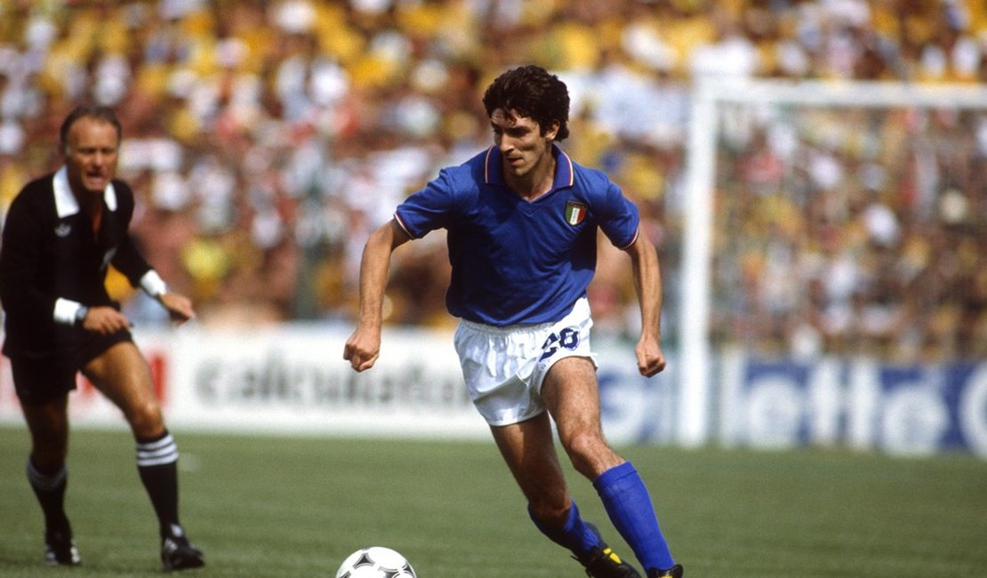 Morre o ex-atacante italiano Paolo Rossi, algoz do Brasil na Copa de 82, informa a 'Gazzetta dello Sport'