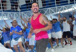 Homenageado, Carlinhos Maia participa de ensaio de escola de samba em São Paulo
