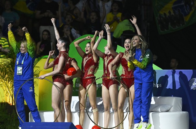 Brasil repete feito do conjunto geral e é prata na série mista do Mundial de ginástica rítmica