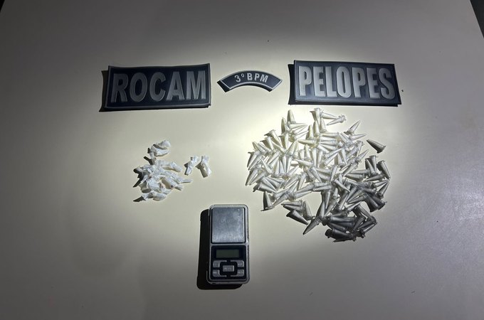 Adolescente de 16 anos é apreendido com mais de 100 pinos de cocaína no Manoel Teles