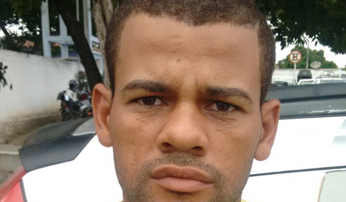 PM prende jovem por porte ilegal de arma de fogo em Arapiraca