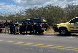 Pelopes do 9º BPM recupera caminhão roubado em Pernambuco, abandonado, em Delmiro Gouveia