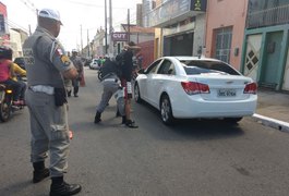 Operação Lei Seca flagra 12 motoristas sem habilitação em Maceió