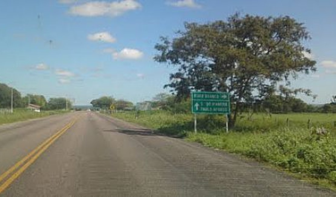 Caminhão carregado de galinhas é levado em assalto