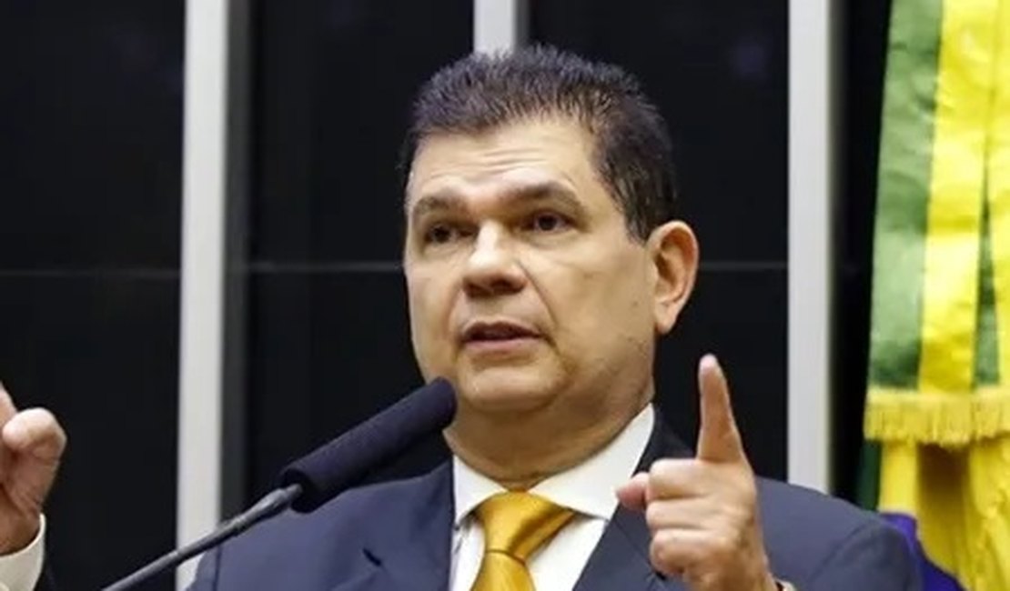 Deputado federal Mauro Benevides Filho sofre AVC e é internado