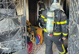 Princípio de incêndio mobiliza Bombeiros no Jacintinho; moradores controlam chamas antes da chegada das equipes