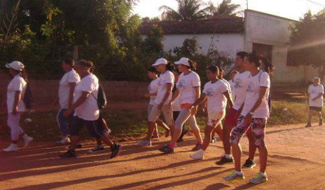 Comunidade Capim participa ativamente do clube da Caminhada